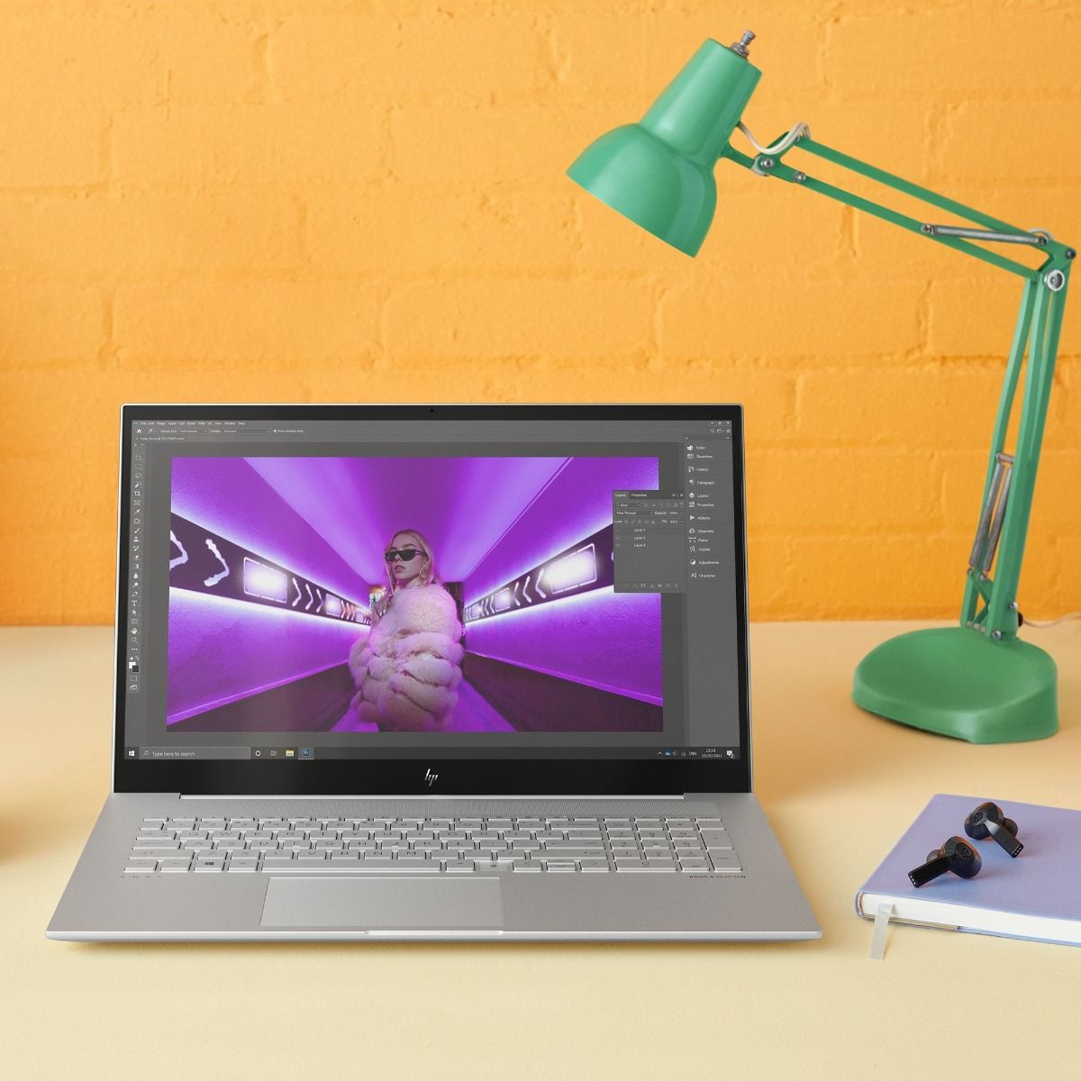 HP Laptop Envy 17-ch0508na 17.3" 4K UHD Intel Core i7-1165G7 32GB RAM 1TB SSD